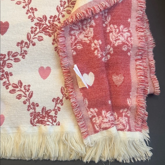 ENVOGUE Hearts & Vine Tapestry Throw With Fringes -Soft & Stylish -50"x 70" - Picture 7 of 9